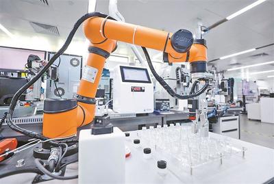 從實(shí)驗(yàn)室走向生產(chǎn)線 | 機(jī)器人出戰(zhàn)，專攻新材料研發(fā)